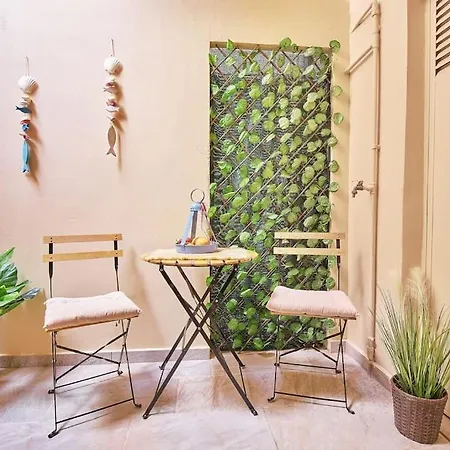 Modern Luxury Near & Old Harbor Fast Wifi Private Veranda * Hriszí Aktí Haniá