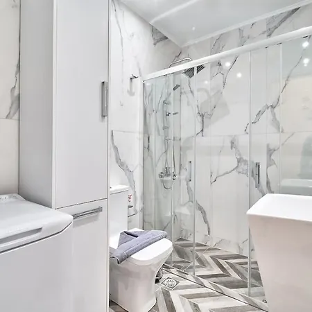 Apartman Modern Luxury Near & Old Harbor Fast Wifi Private Veranda *