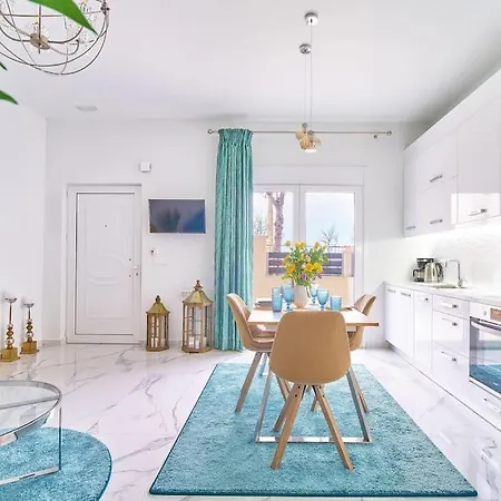 Modern Luxury Near & Old Harbor Fast Wifi Private Veranda *