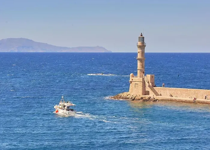 Modern Luxury Near & Old Harbor Fast Wifi Private Veranda Apartment Chania (Crete)