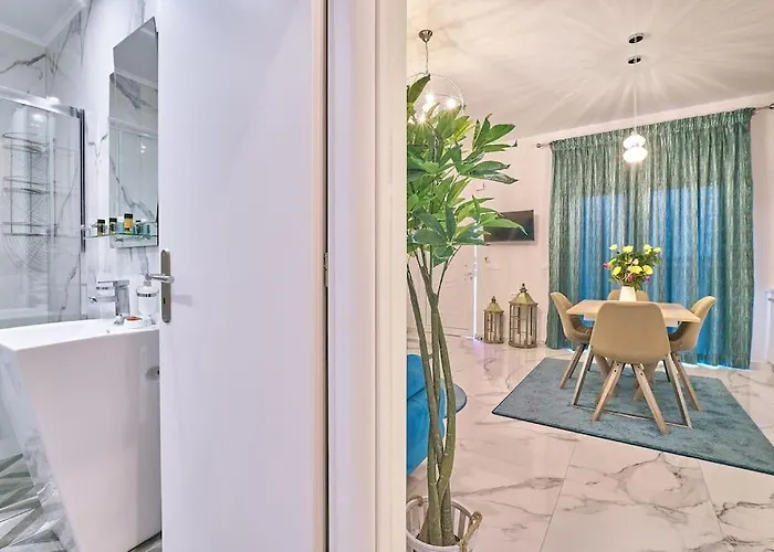 Modern Luxury Near & Old Harbor Fast Wifi Private Veranda * ハニア